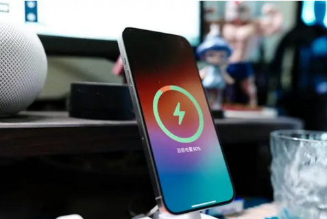 龙泉苹果15换屏服务分享用什么充电器给iPhone15充电更好 